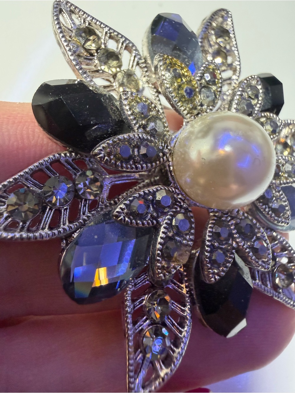 Vintage-Inspired Pearl & Black Crystal Flower Brooch - Picture 7 of 7